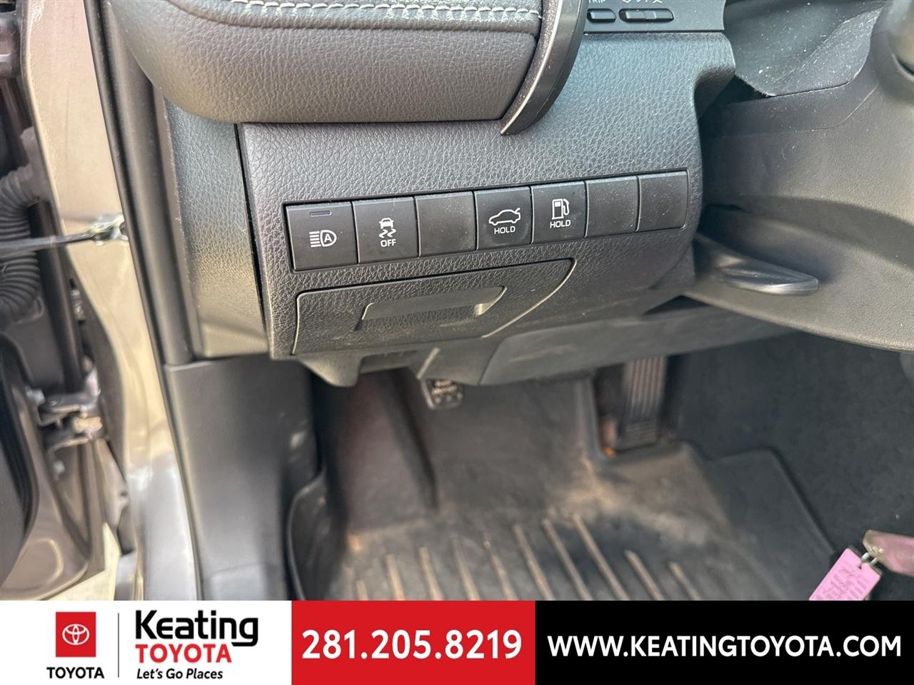 Toyota Camry SE 2019