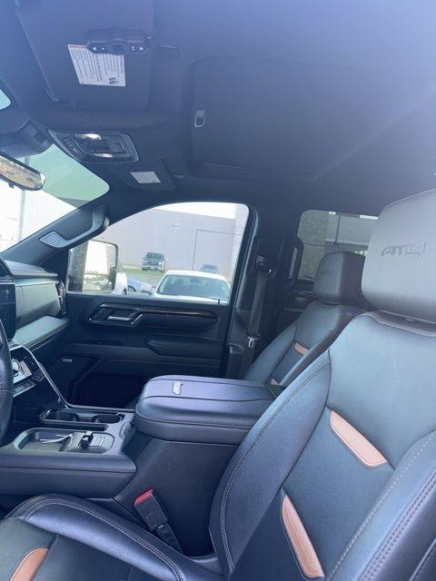GMC Sierra 2500HD AT4 Crew Cab 4WD 2024
