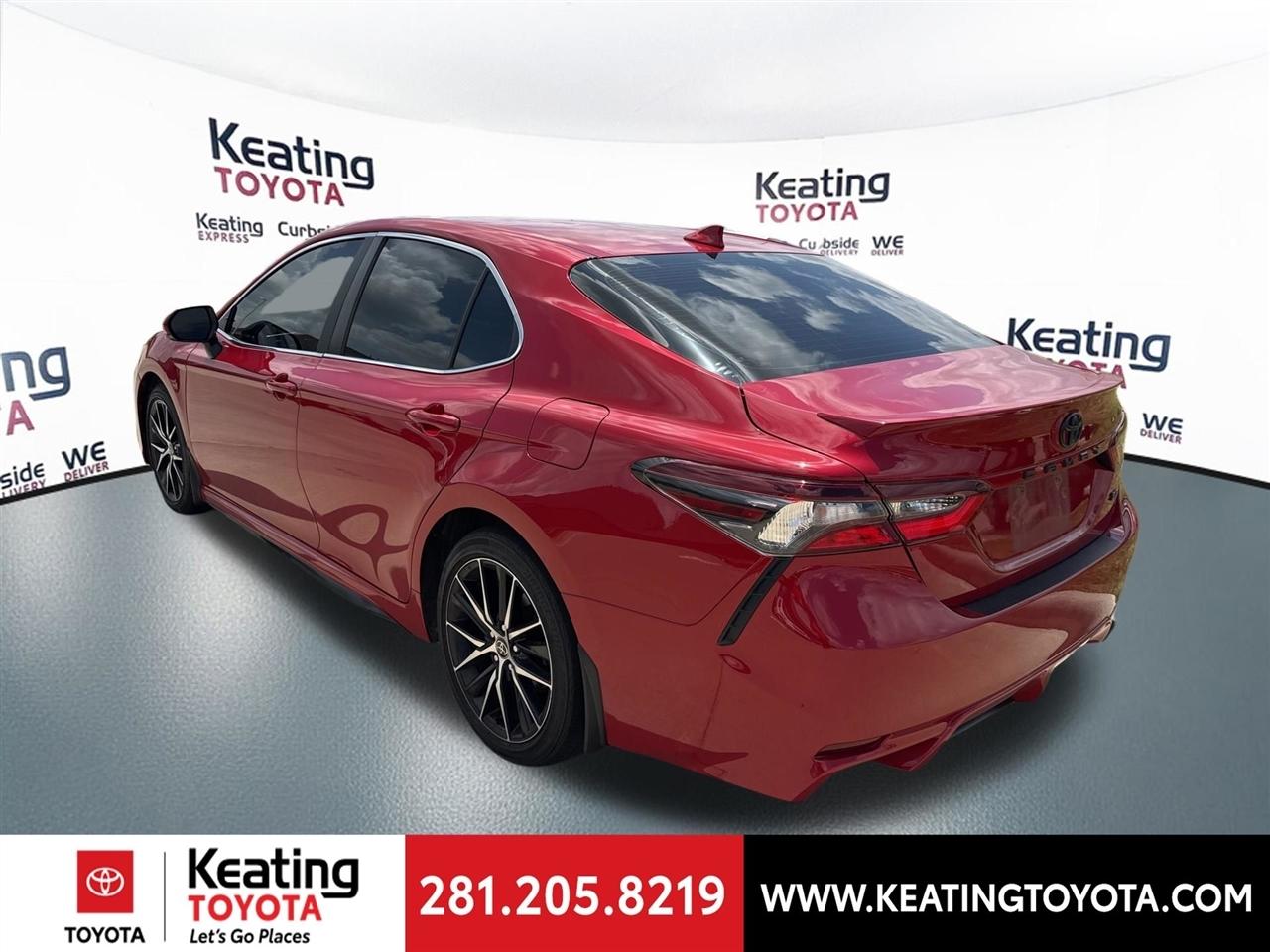 Toyota Camry SE 2023