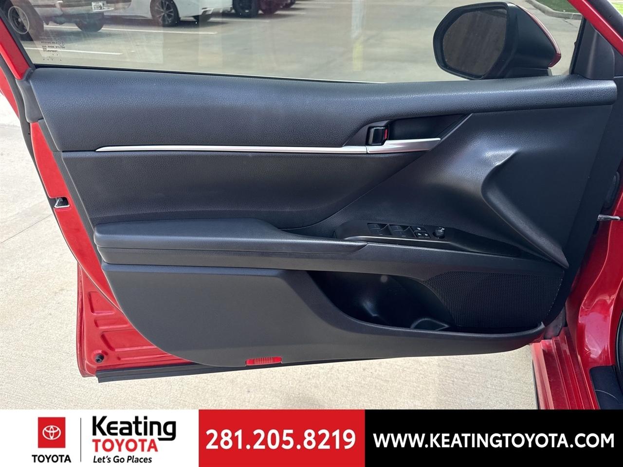 Toyota Camry SE 2023