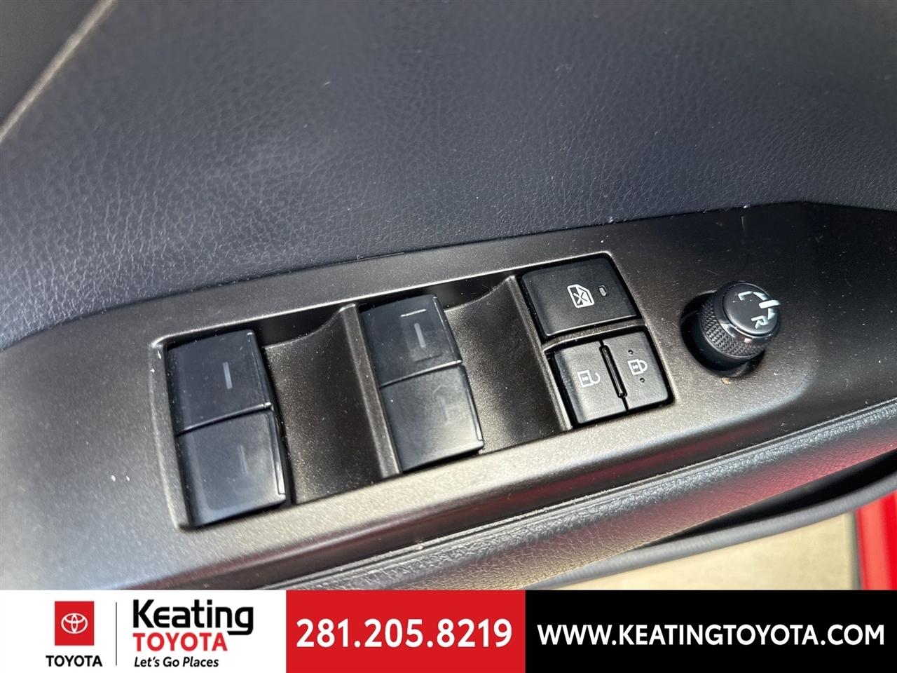 Toyota Camry SE 2023