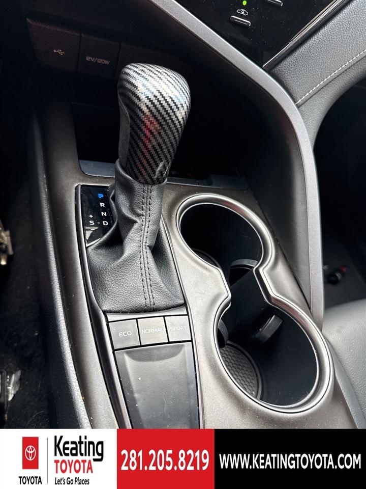 Toyota Camry SE 2023