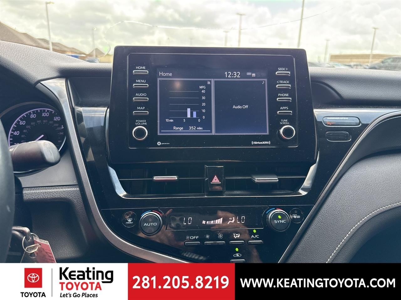 Toyota Camry SE 2023