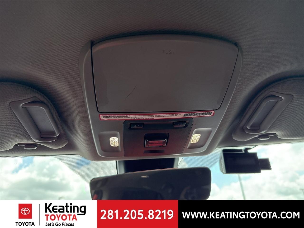 Toyota Camry SE 2023