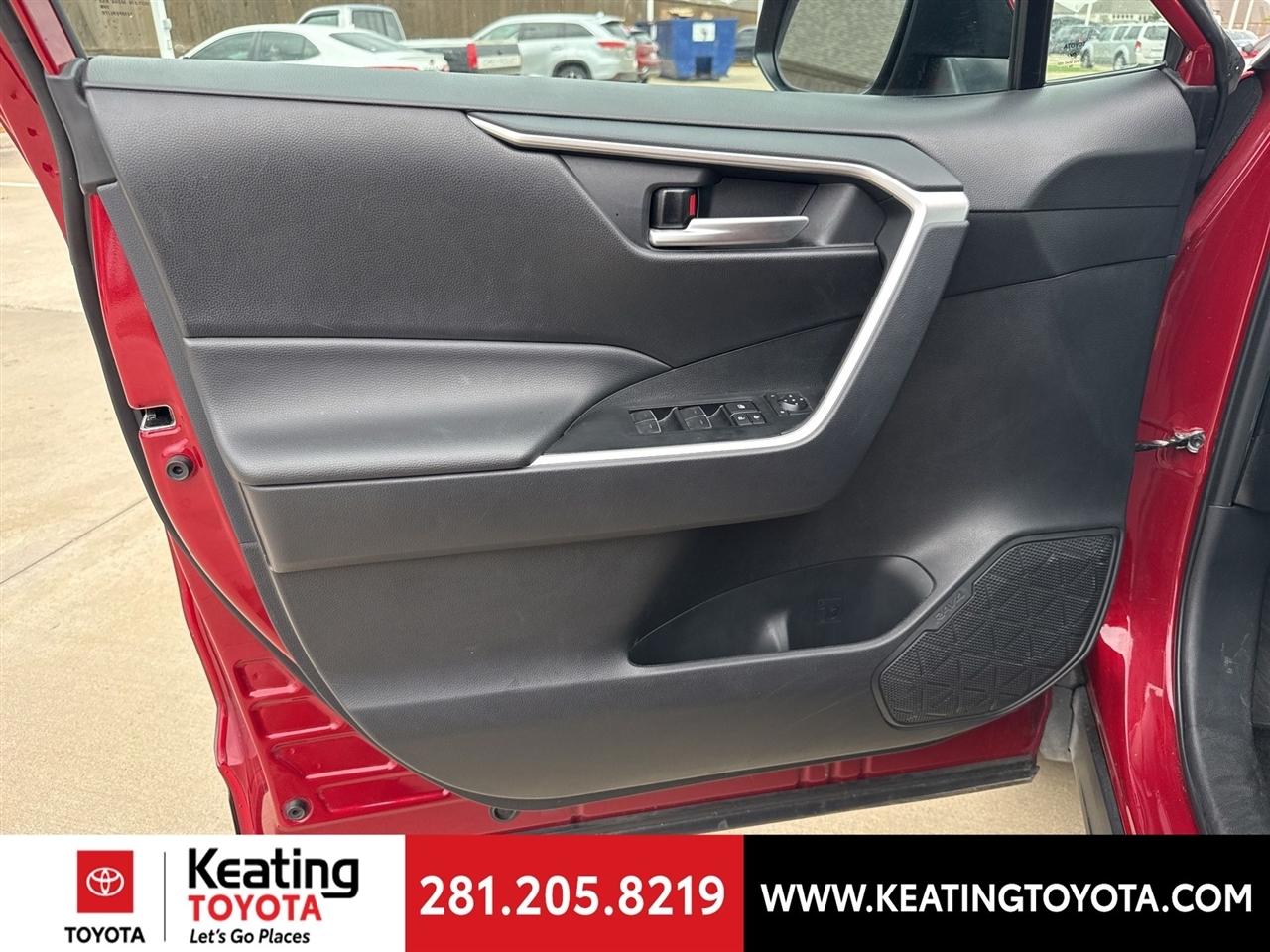 Toyota RAV4 XLE 2025