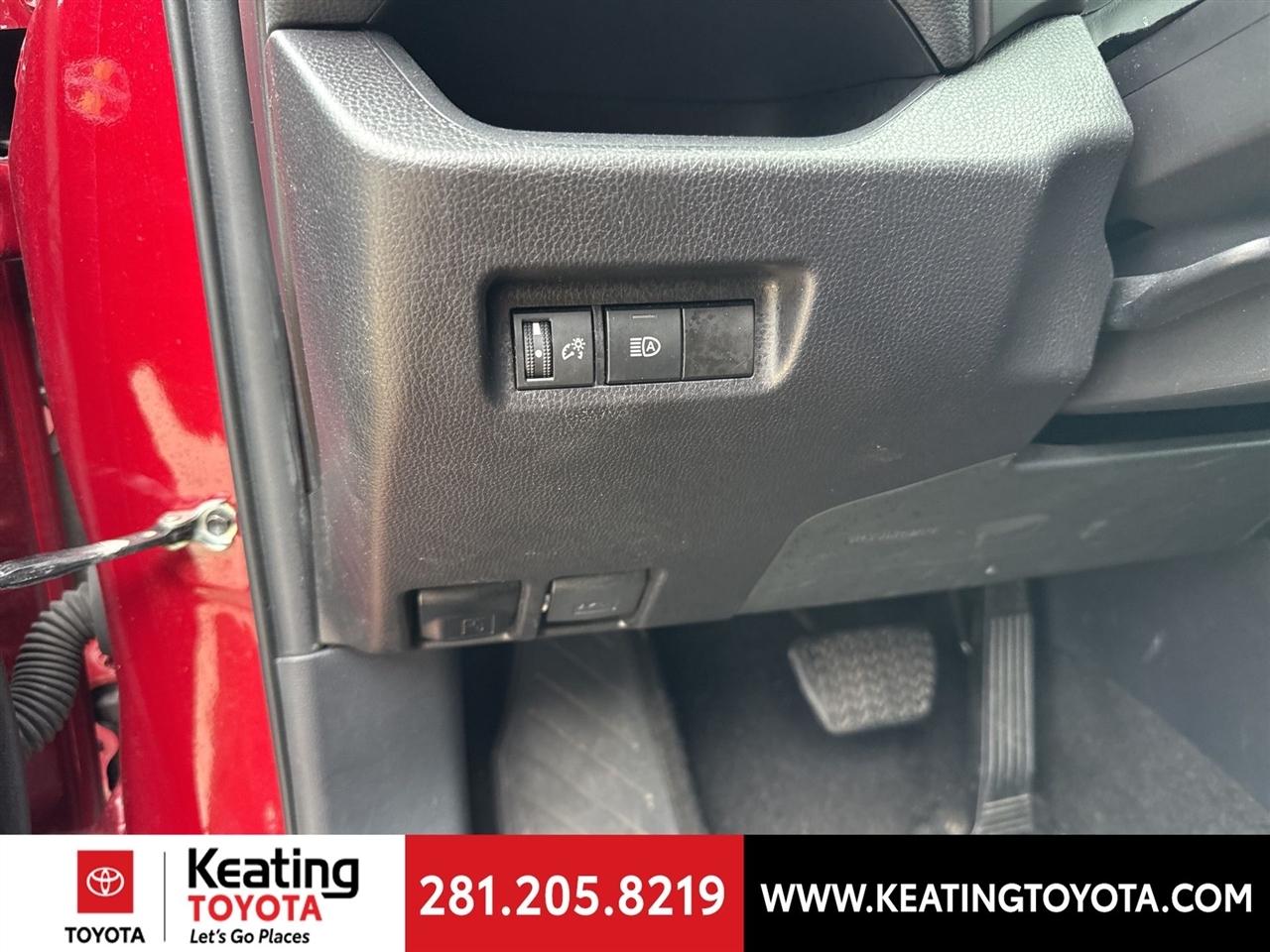 Toyota RAV4 XLE 2025