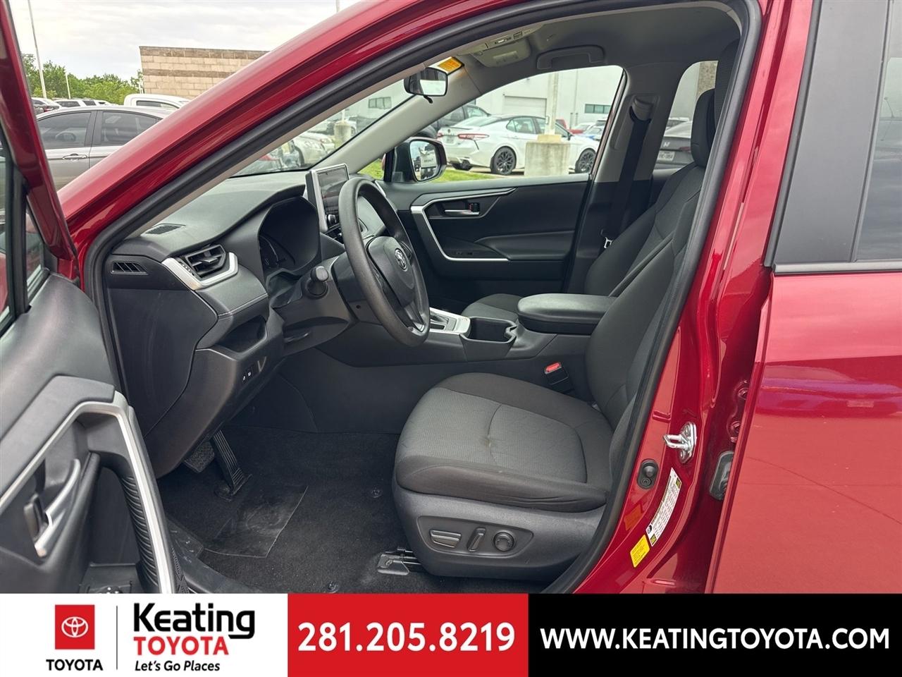 Toyota RAV4 XLE 2025