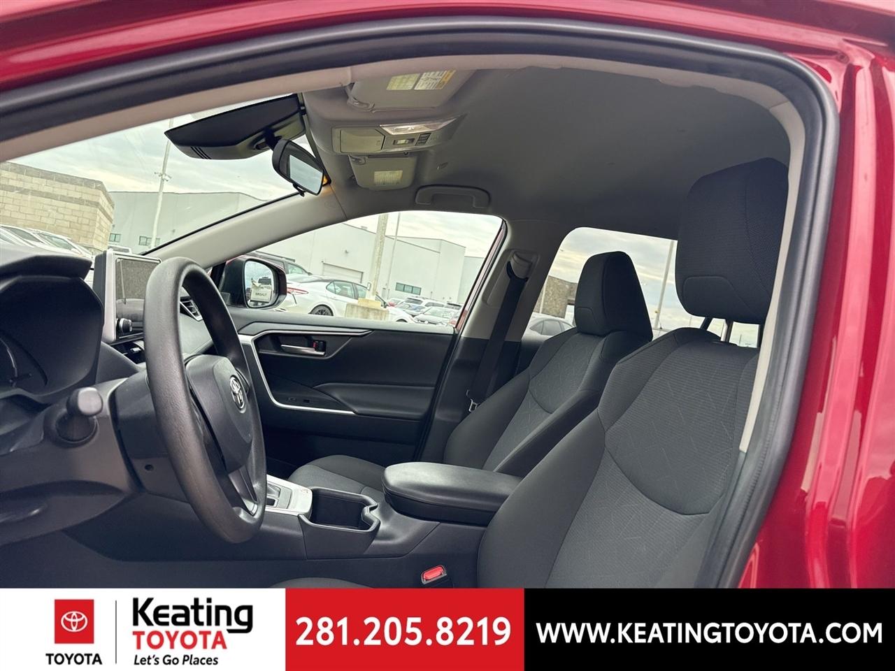 Toyota RAV4 XLE 2025