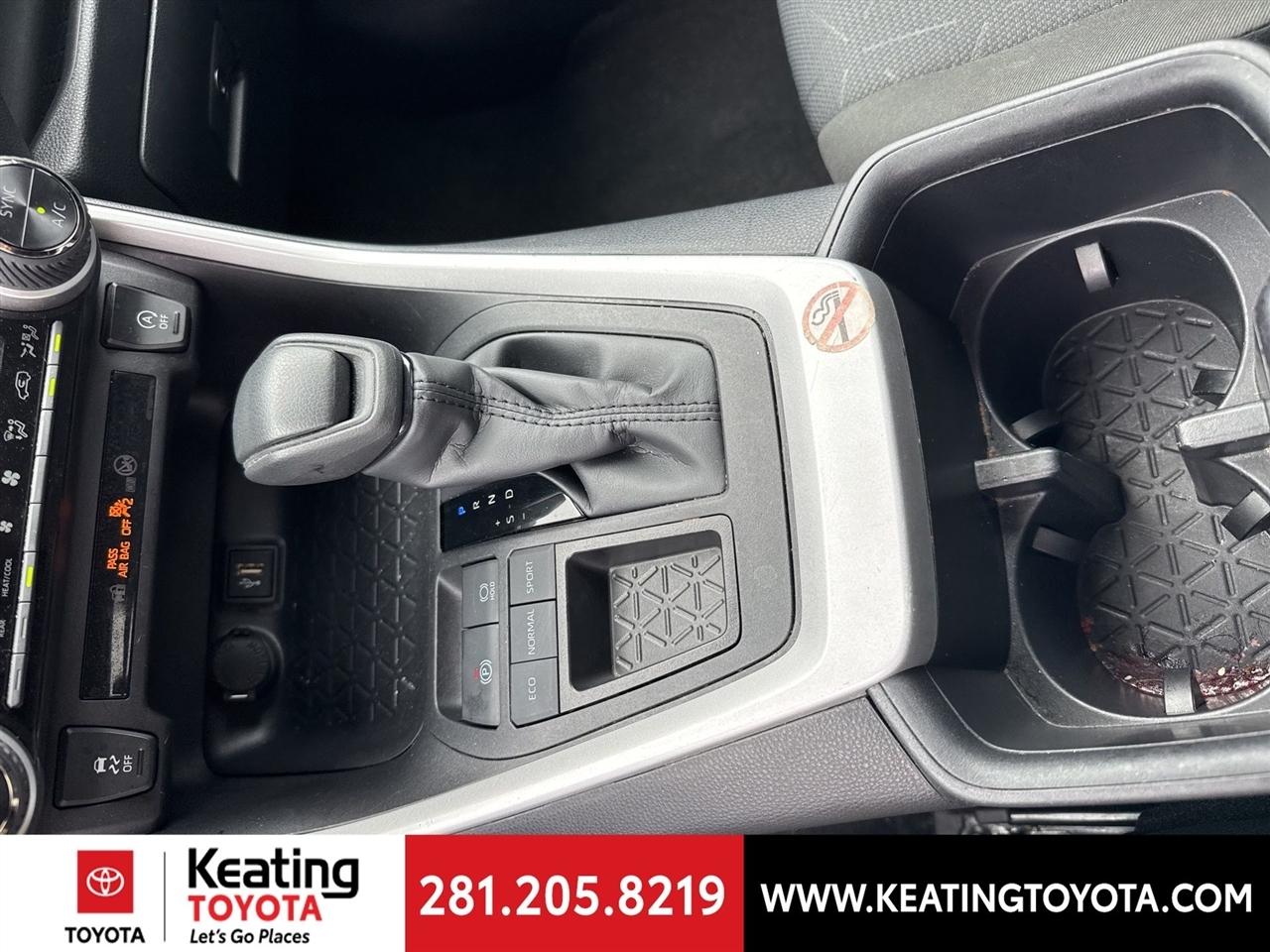 Toyota RAV4 XLE 2025