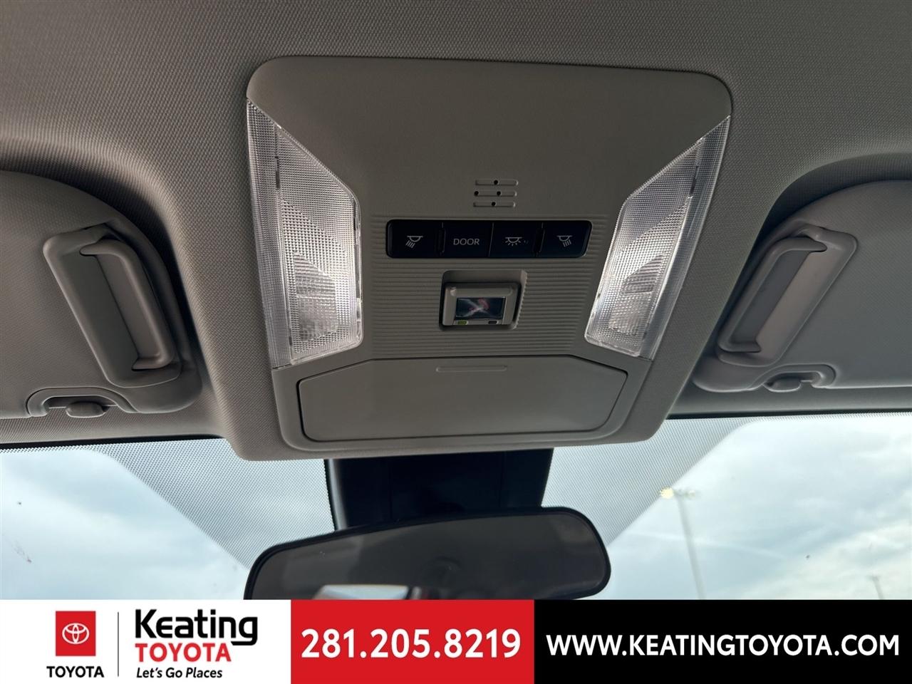 Toyota RAV4 XLE 2025