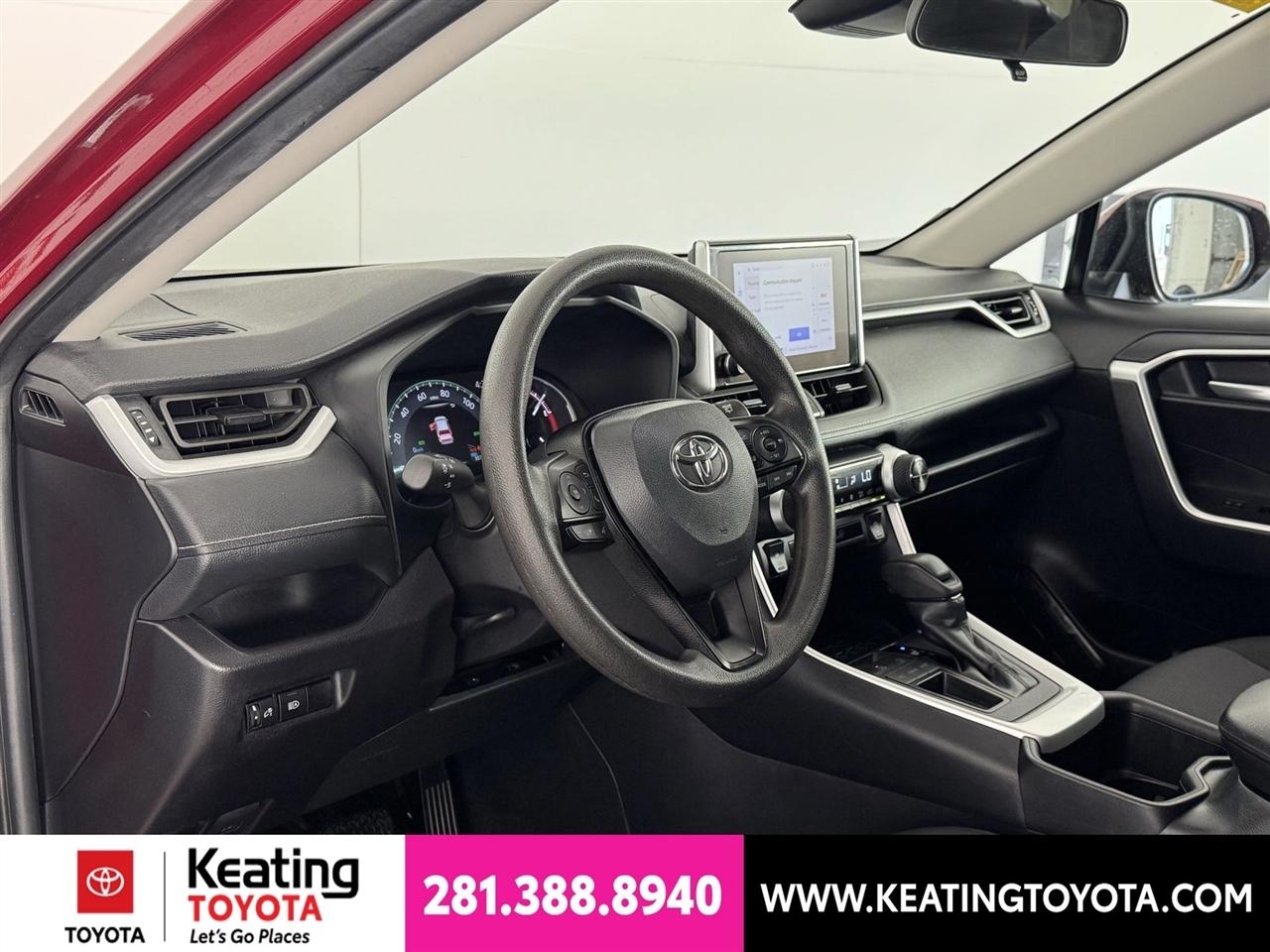 Toyota RAV4 XLE 2025