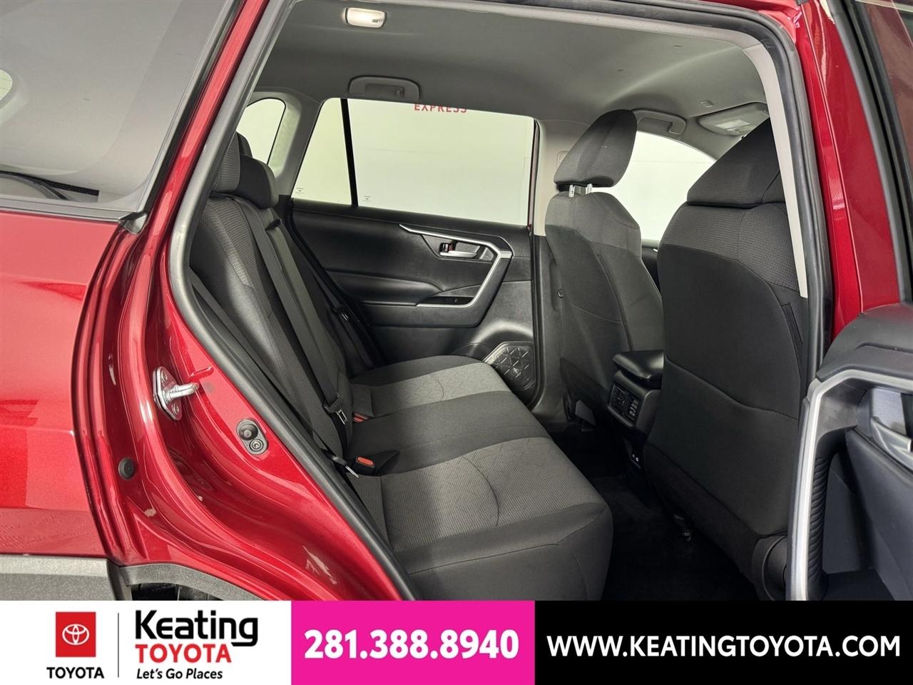 Toyota RAV4 XLE 2025