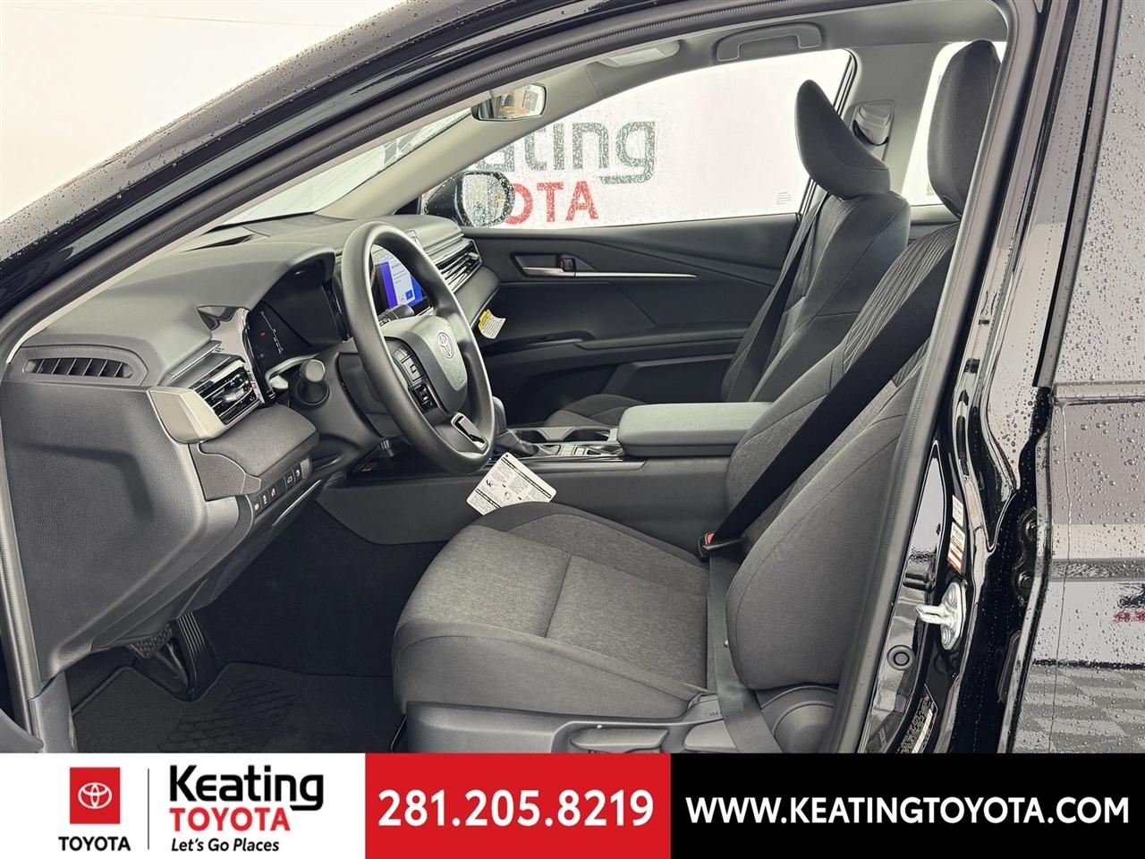 Toyota Camry Hybrid XLE 2026