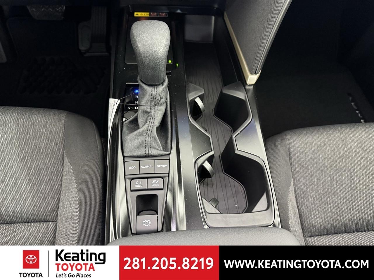 Toyota Camry Hybrid XLE 2026