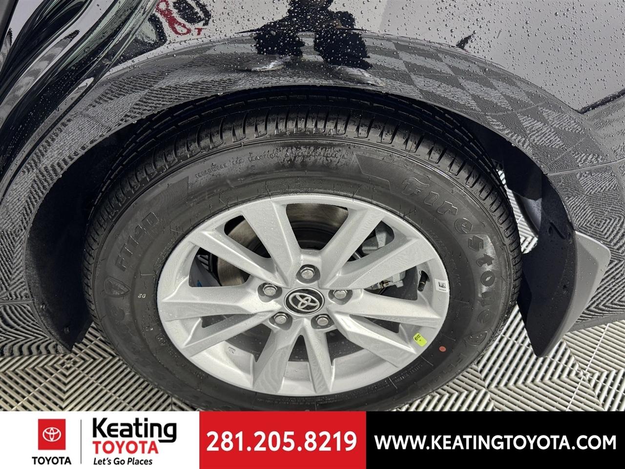 Toyota Camry Hybrid XLE 2026