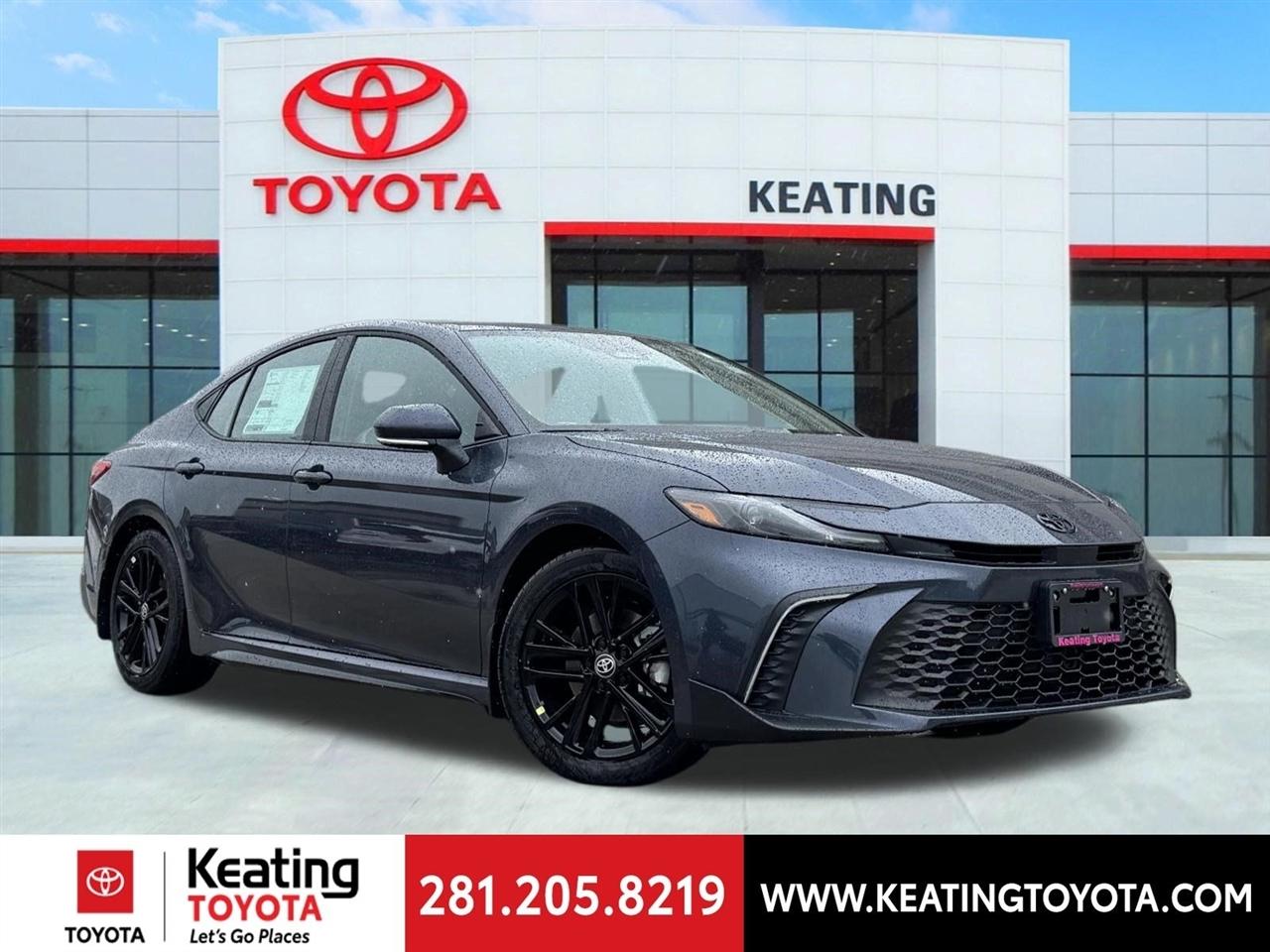 Toyota Camry Hybrid XLE 2026