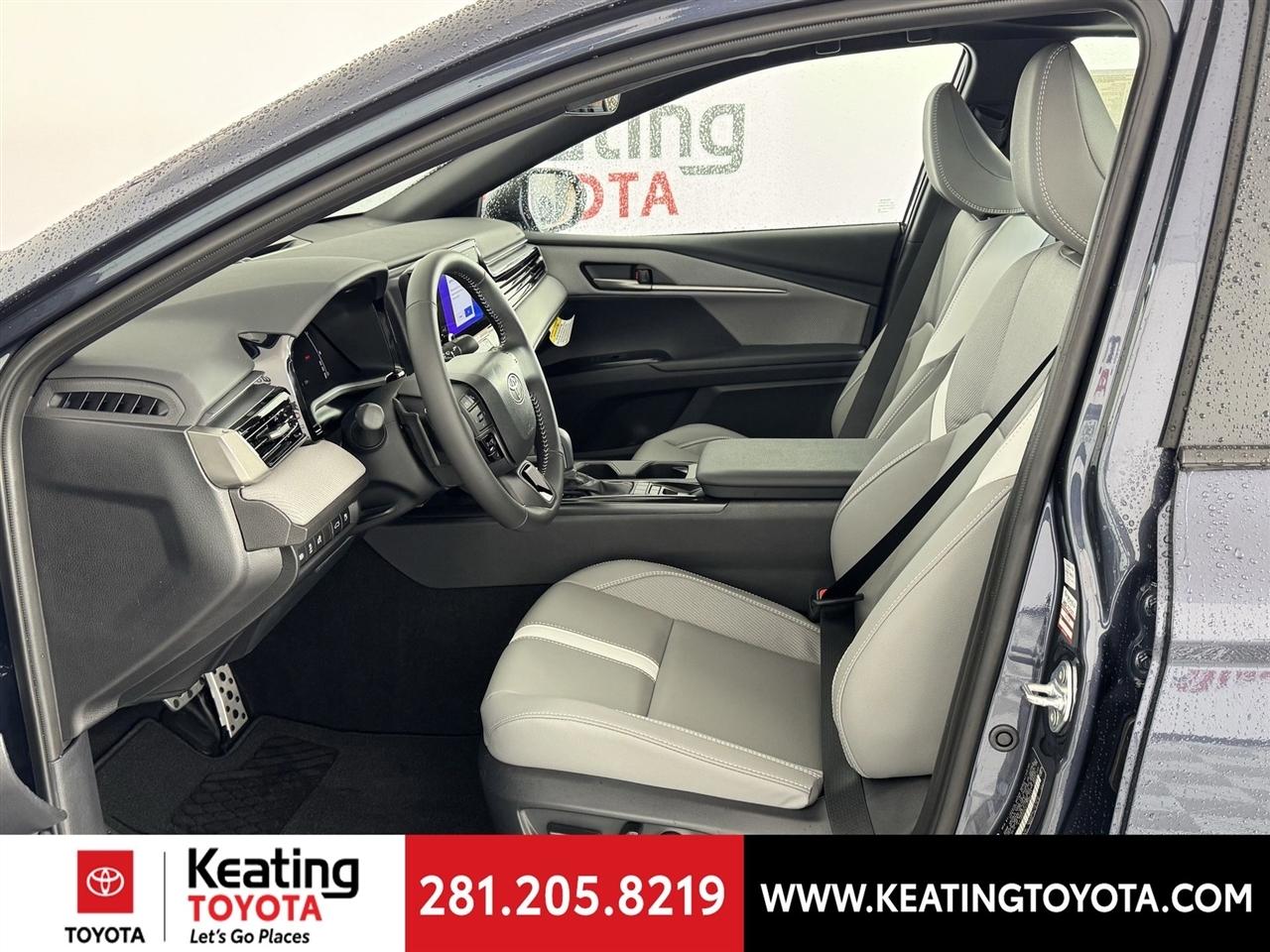 Toyota Camry Hybrid XLE 2026