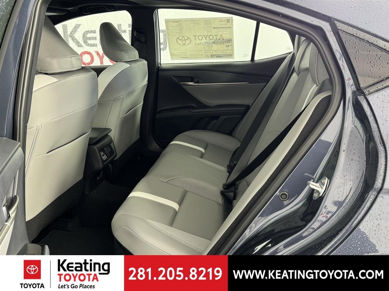 Toyota Camry Hybrid XLE 2026