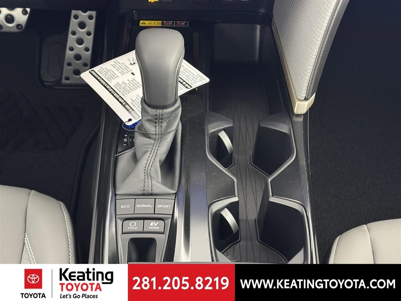 Toyota Camry Hybrid XLE 2026