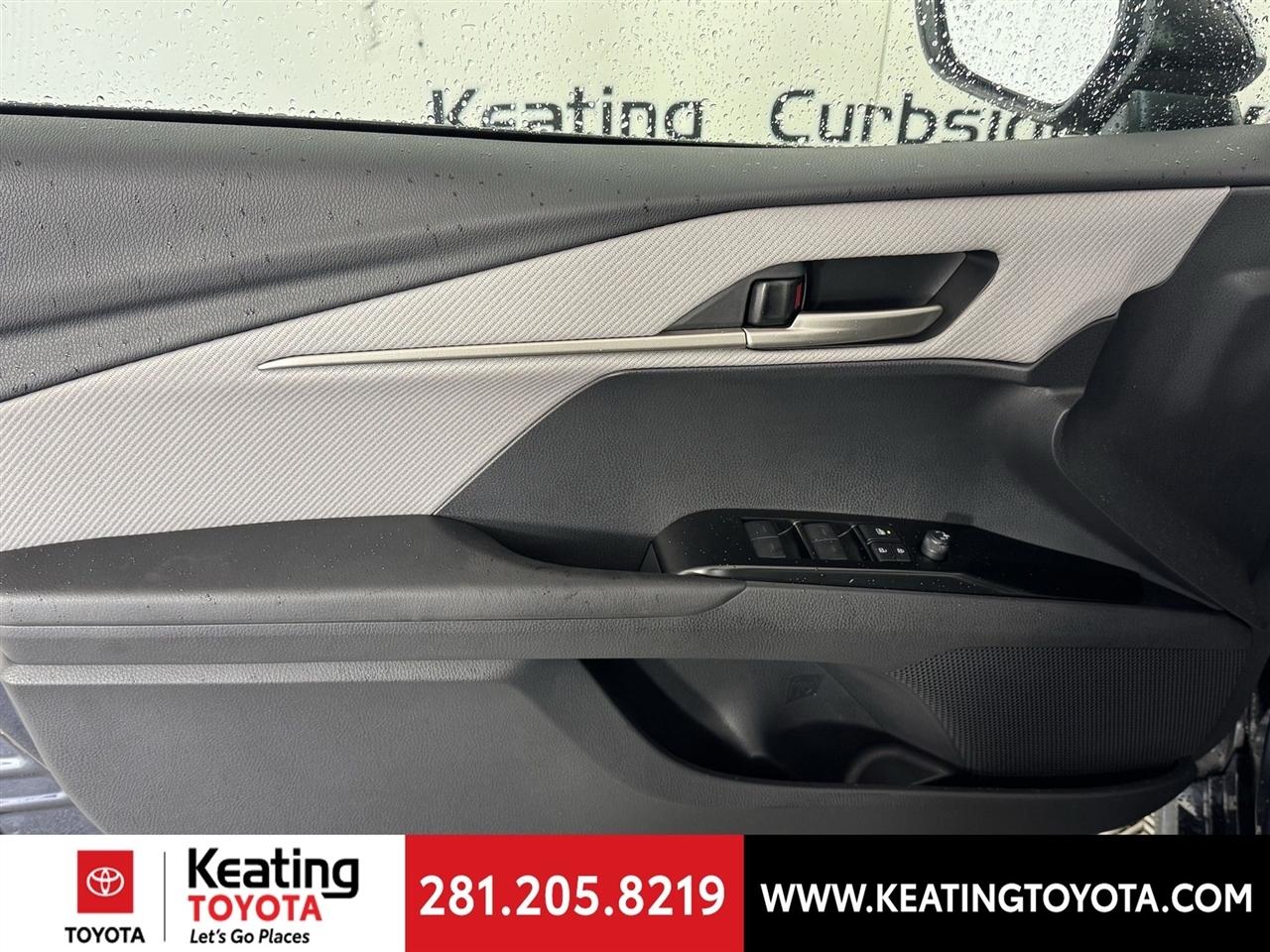 Toyota Camry Hybrid XLE 2026