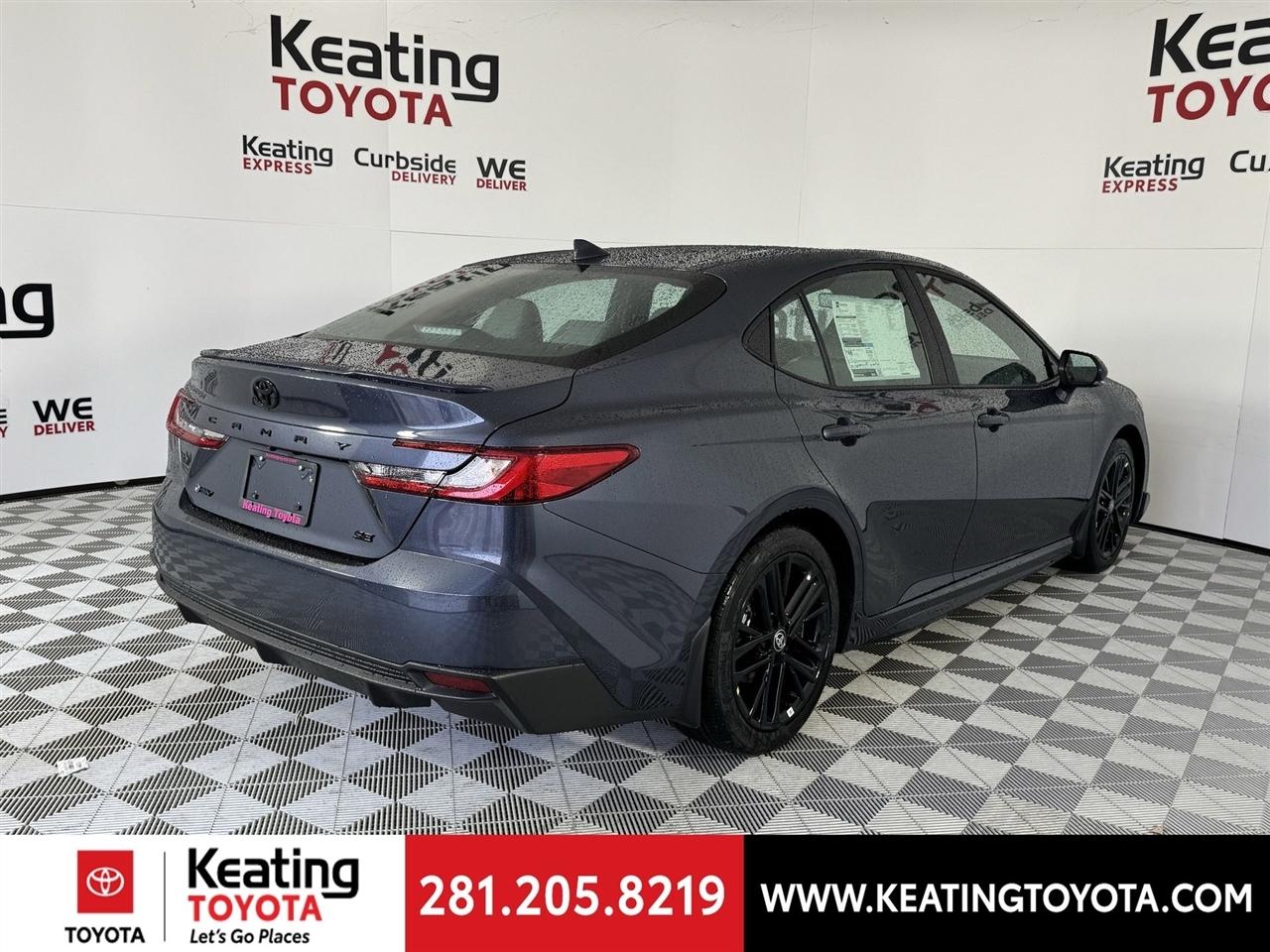 Toyota Camry Hybrid XLE 2026