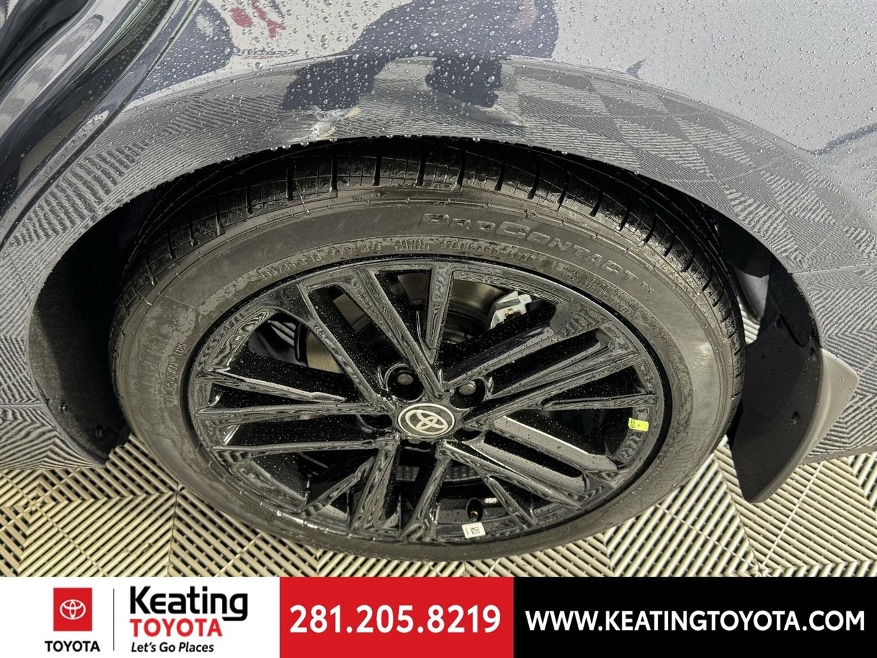 Toyota Camry Hybrid XLE 2026