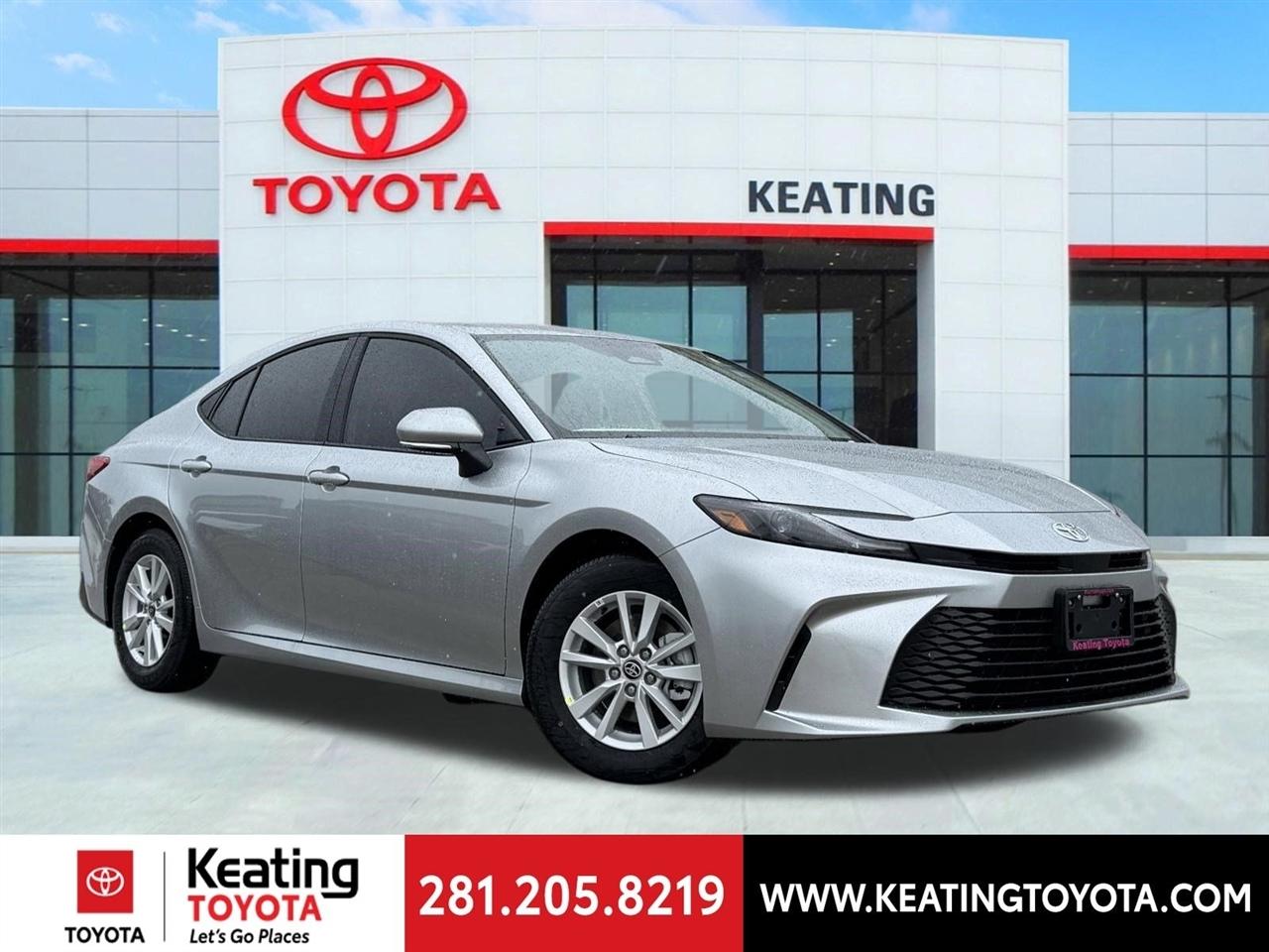 Toyota Camry Hybrid XLE 2026