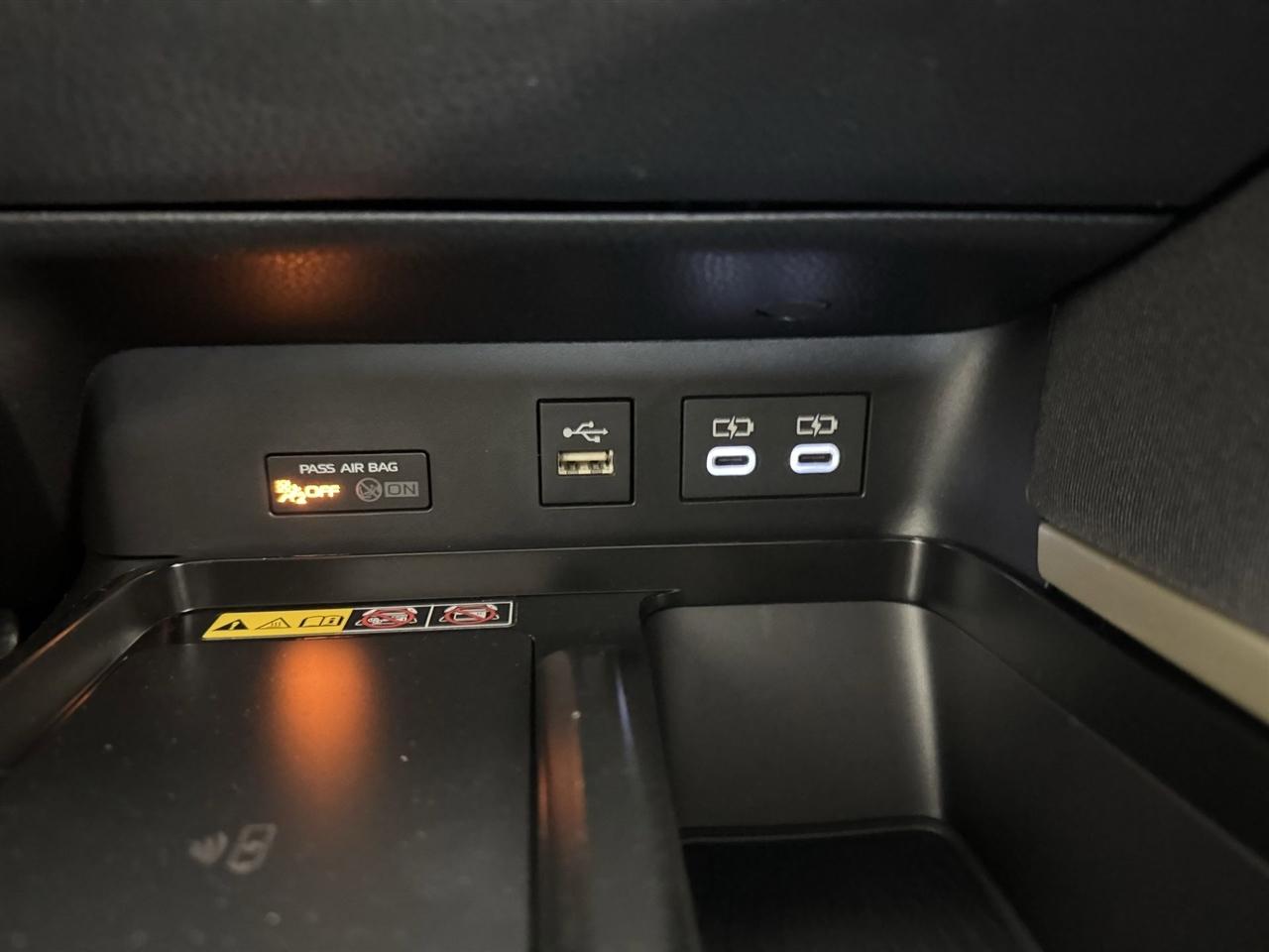 Toyota Camry Hybrid XLE 2026