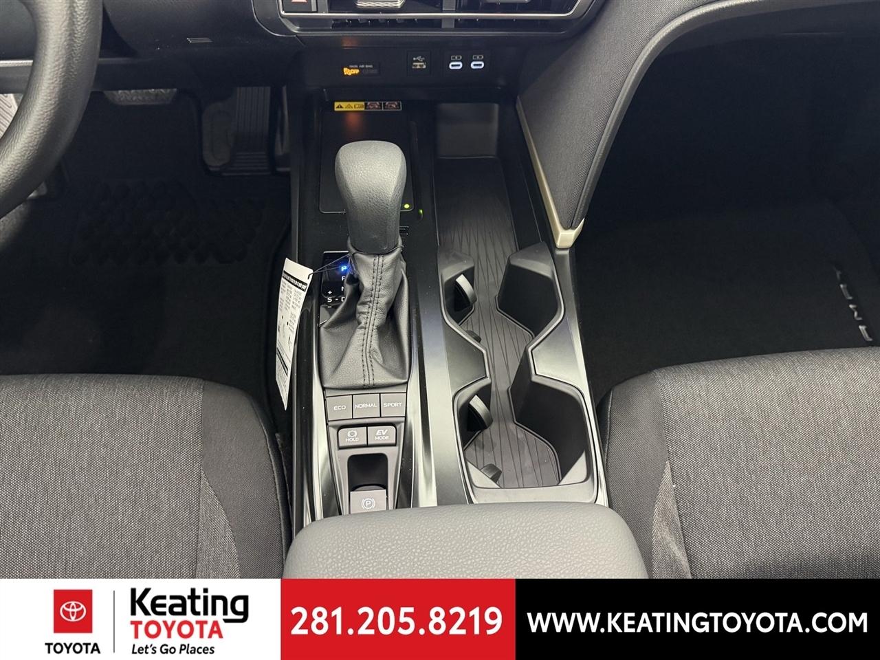 Toyota Camry Hybrid XLE 2026