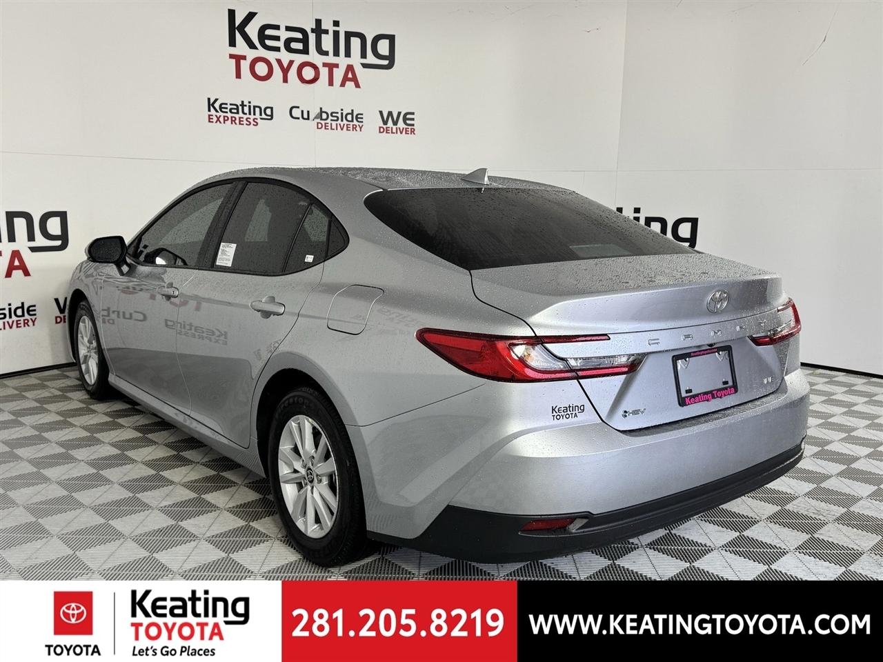 Toyota Camry Hybrid XLE 2026