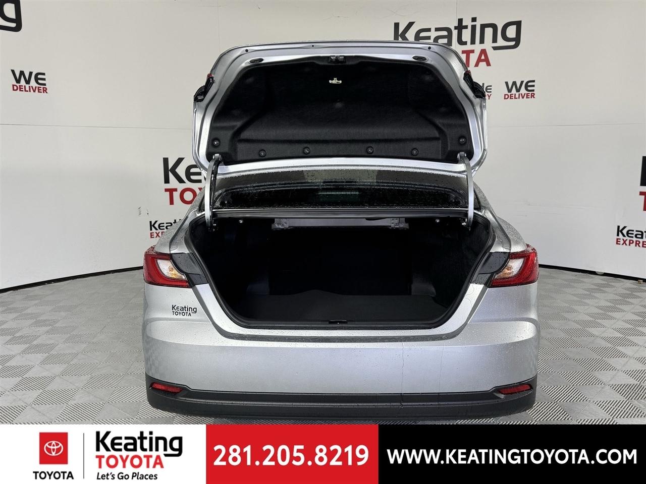 Toyota Camry Hybrid XLE 2026