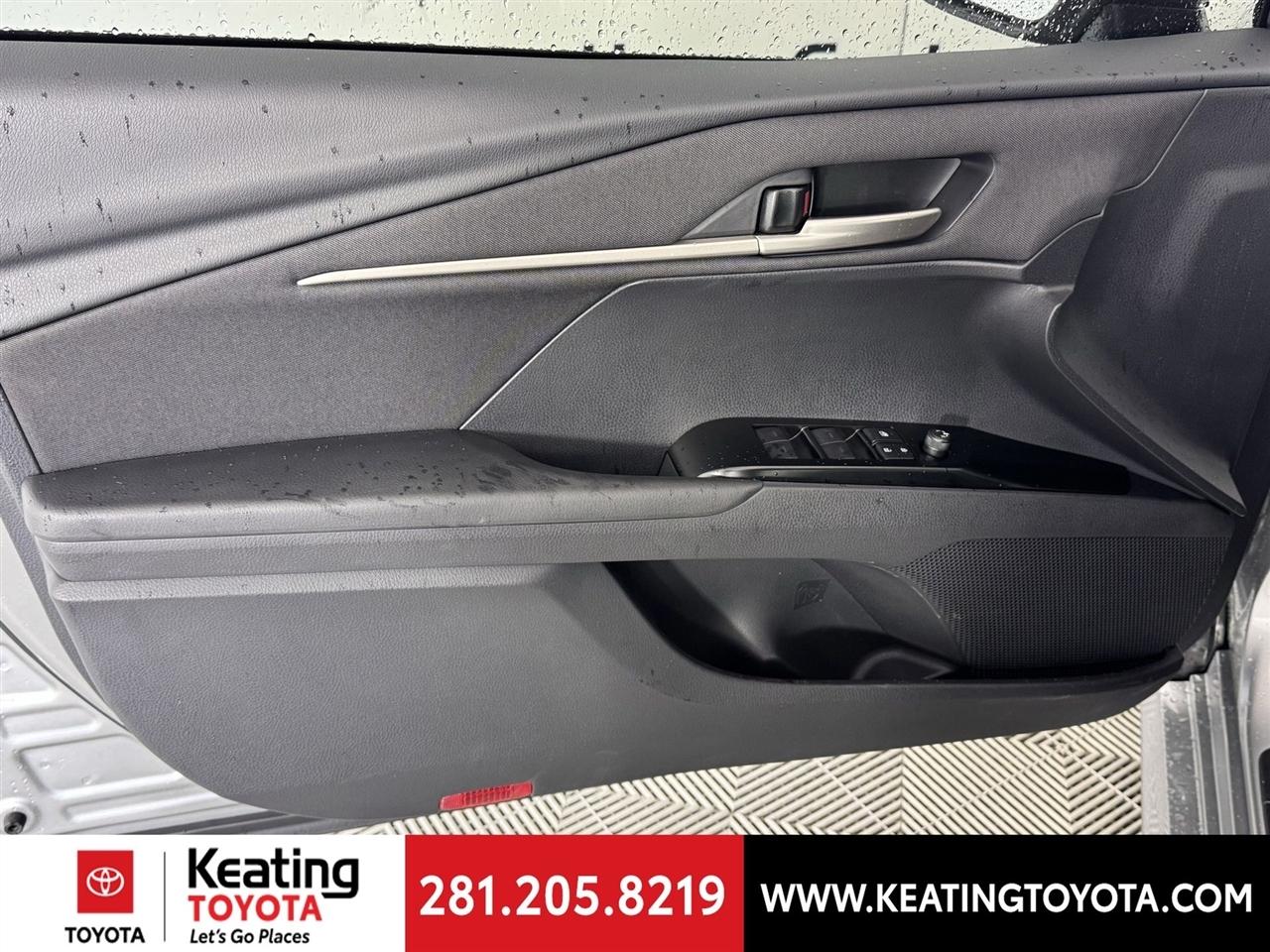 Toyota Camry Hybrid XLE 2026