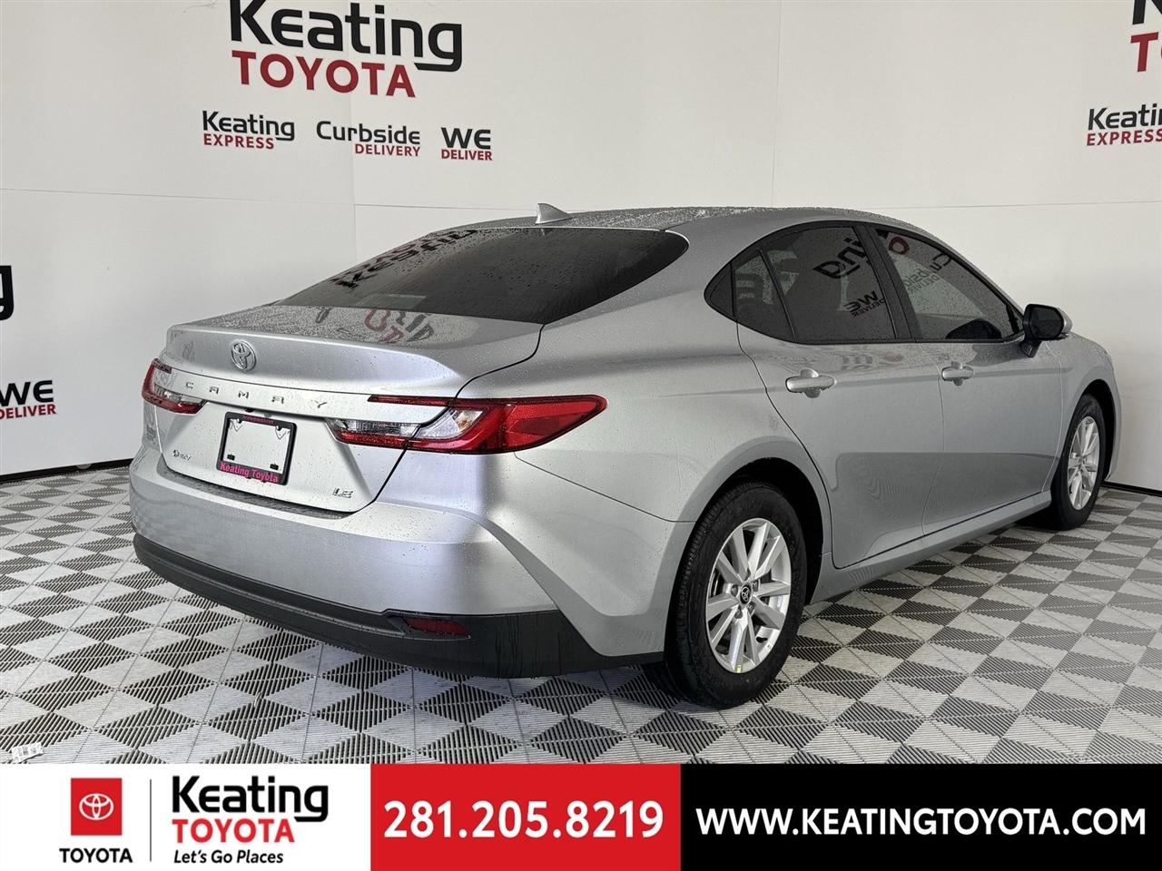 Toyota Camry Hybrid XLE 2026