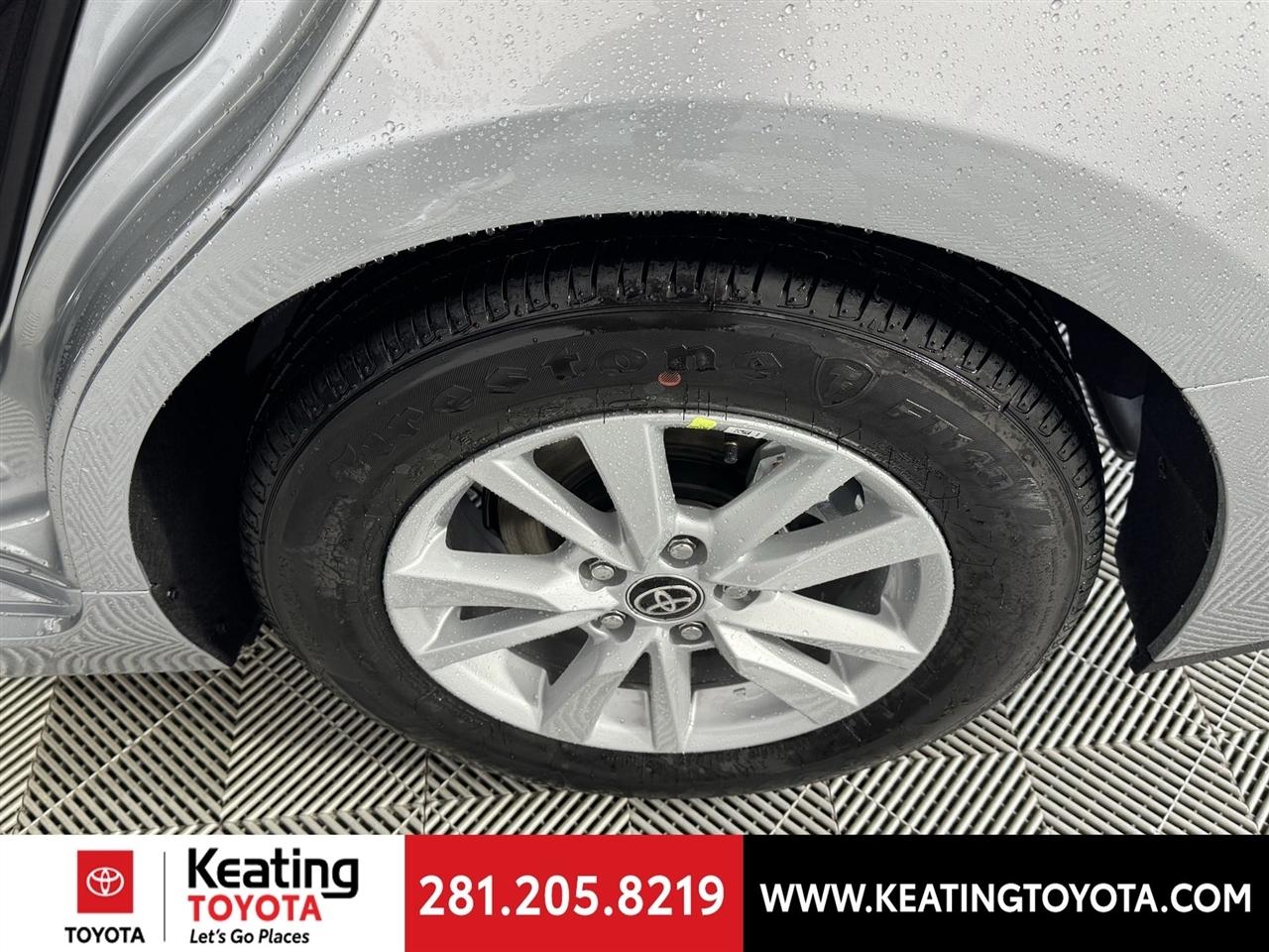 Toyota Camry Hybrid XLE 2026