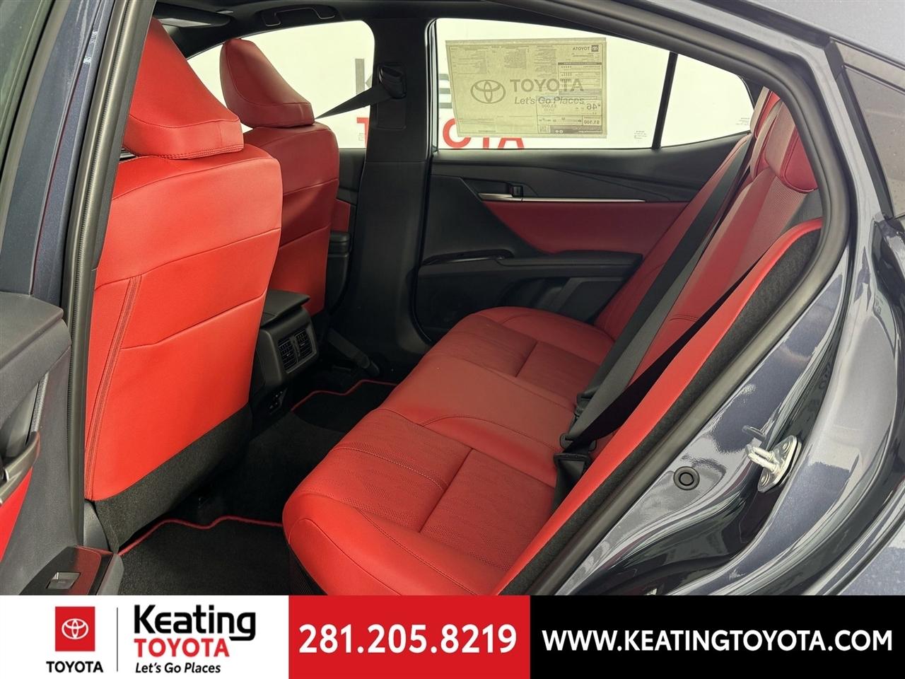Toyota Camry Hybrid XLE 2026
