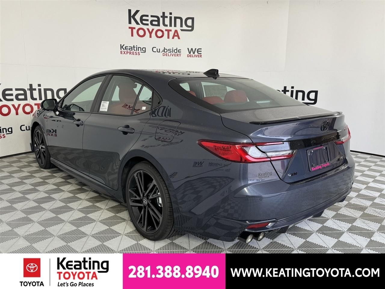 Toyota Camry Hybrid XLE 2026