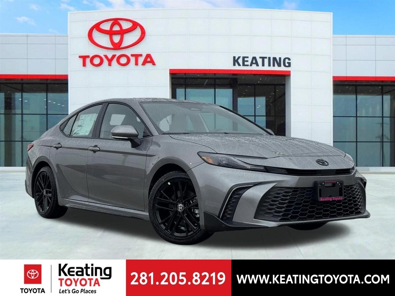 Toyota Camry Hybrid XLE 2026