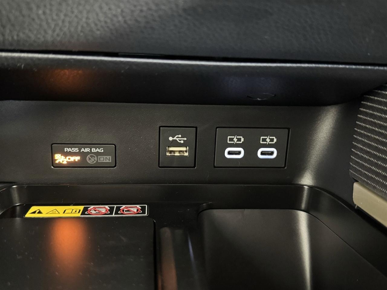 Toyota Camry Hybrid XLE 2026