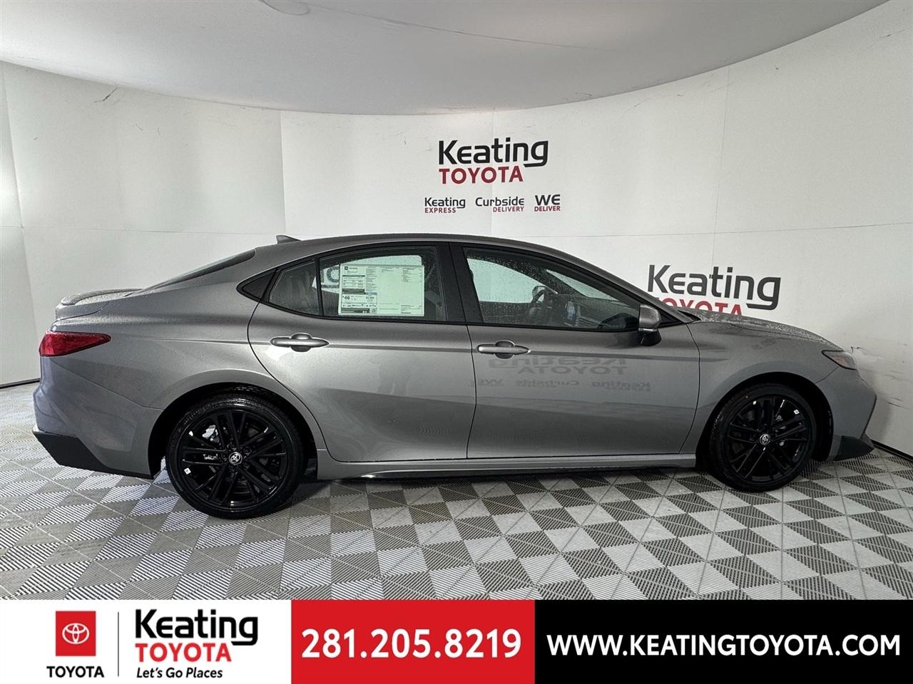 Toyota Camry Hybrid XLE 2026