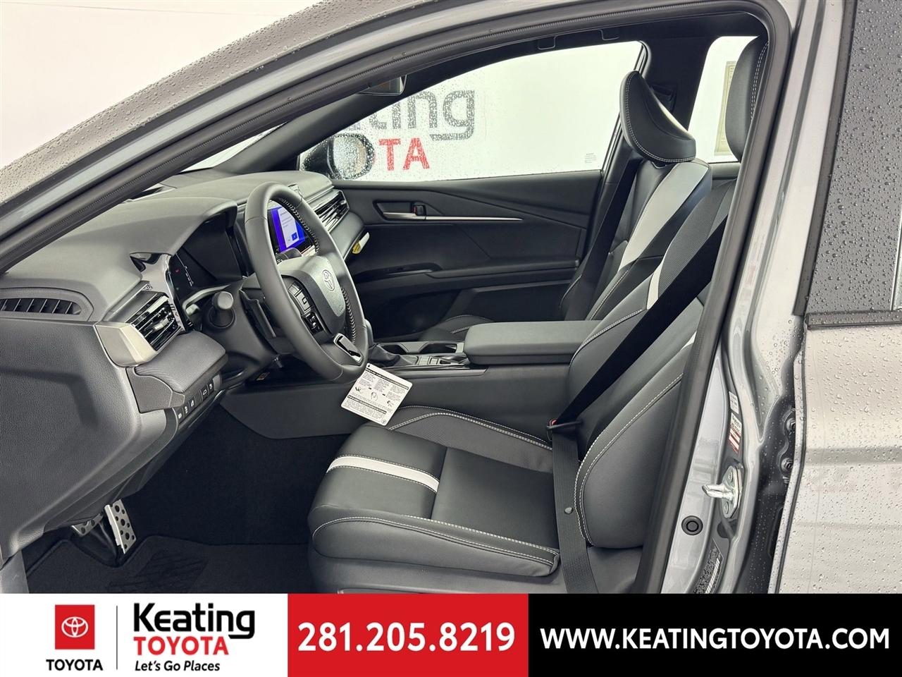 Toyota Camry Hybrid XLE 2026