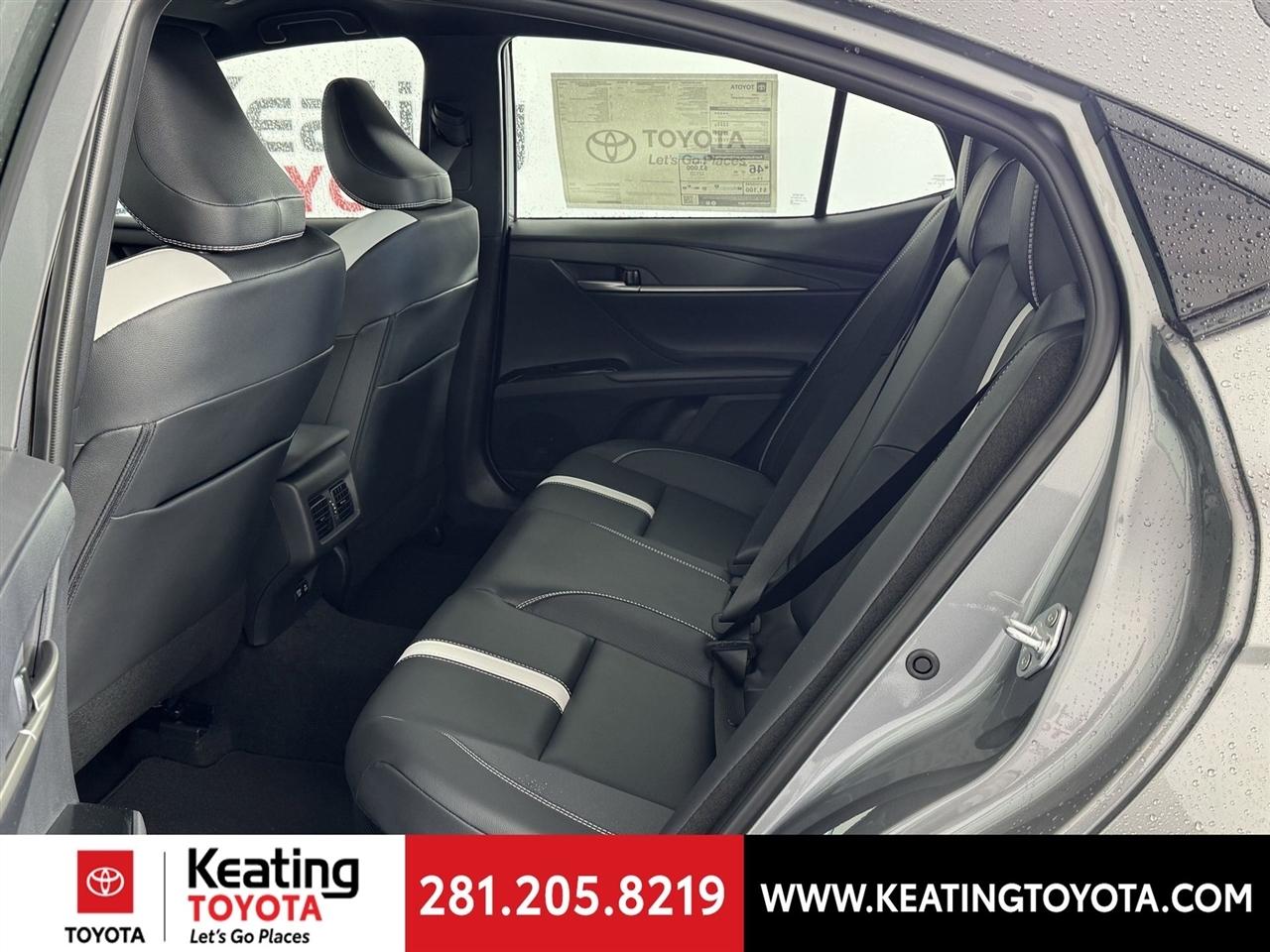 Toyota Camry Hybrid XLE 2026