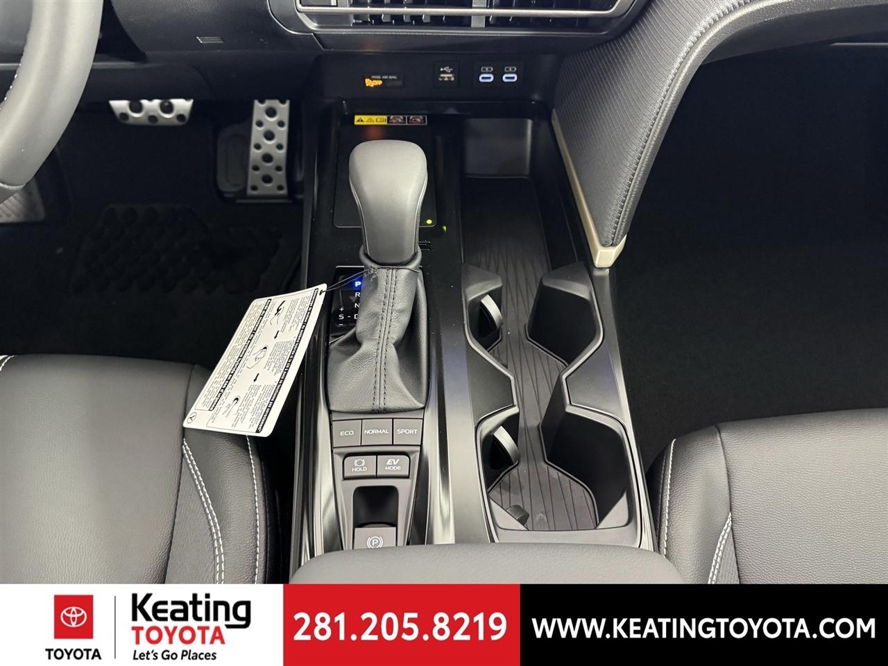 Toyota Camry Hybrid XLE 2026