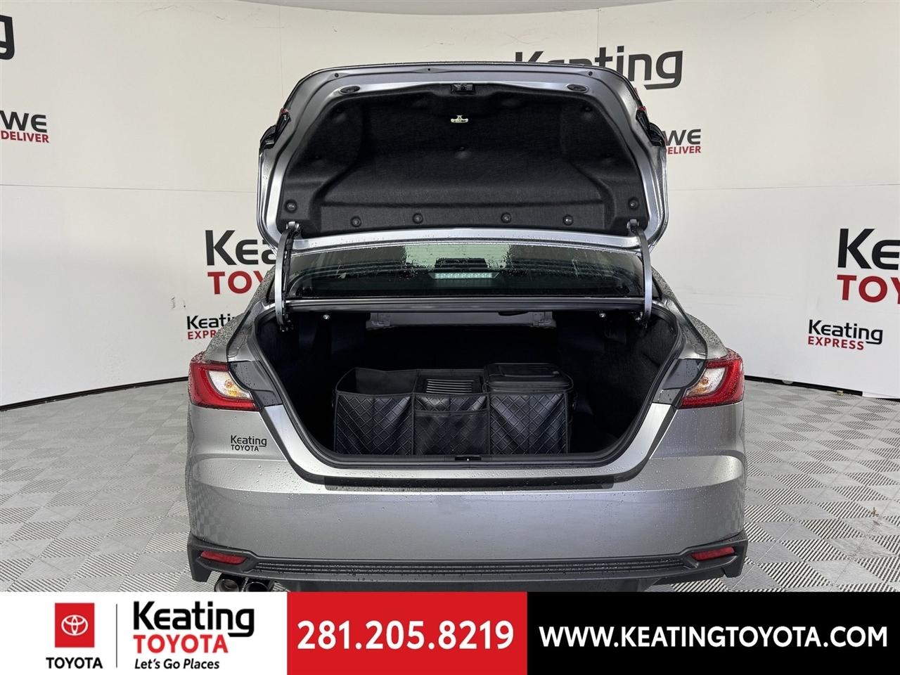 Toyota Camry Hybrid XLE 2026