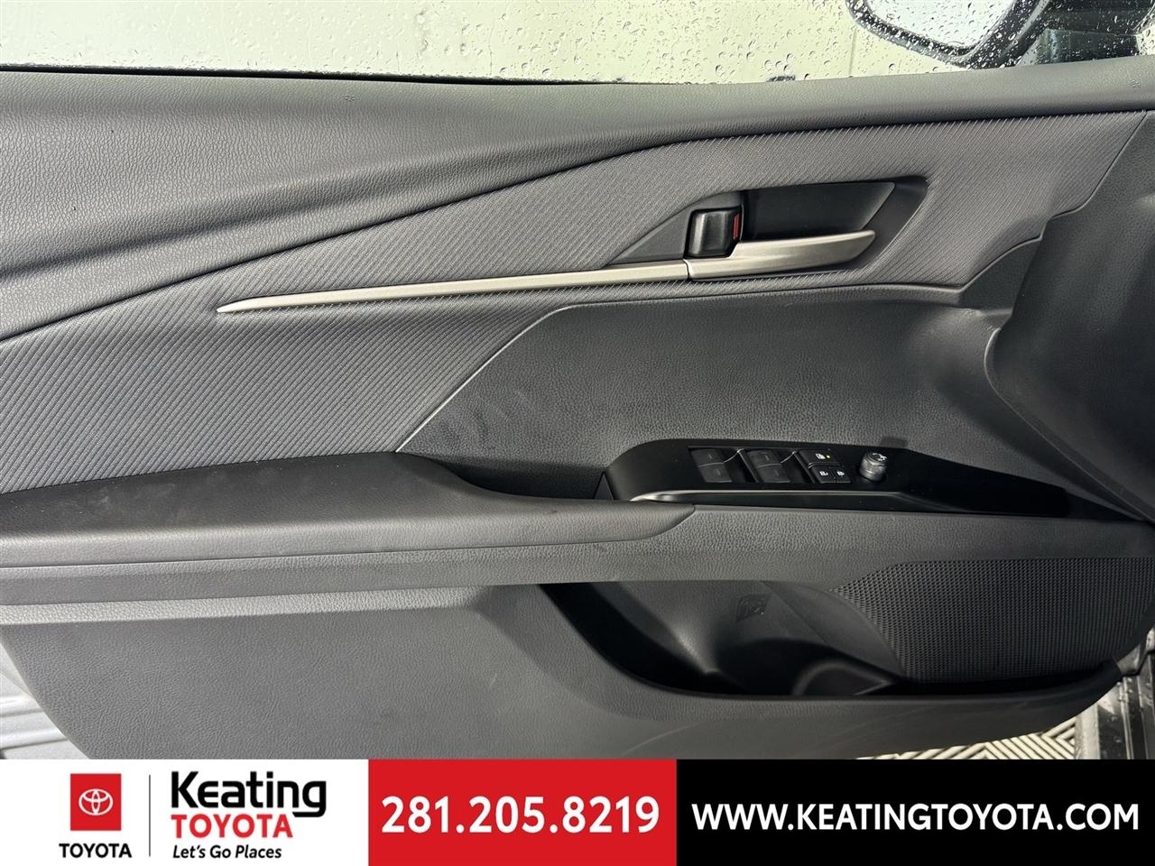 Toyota Camry Hybrid XLE 2026