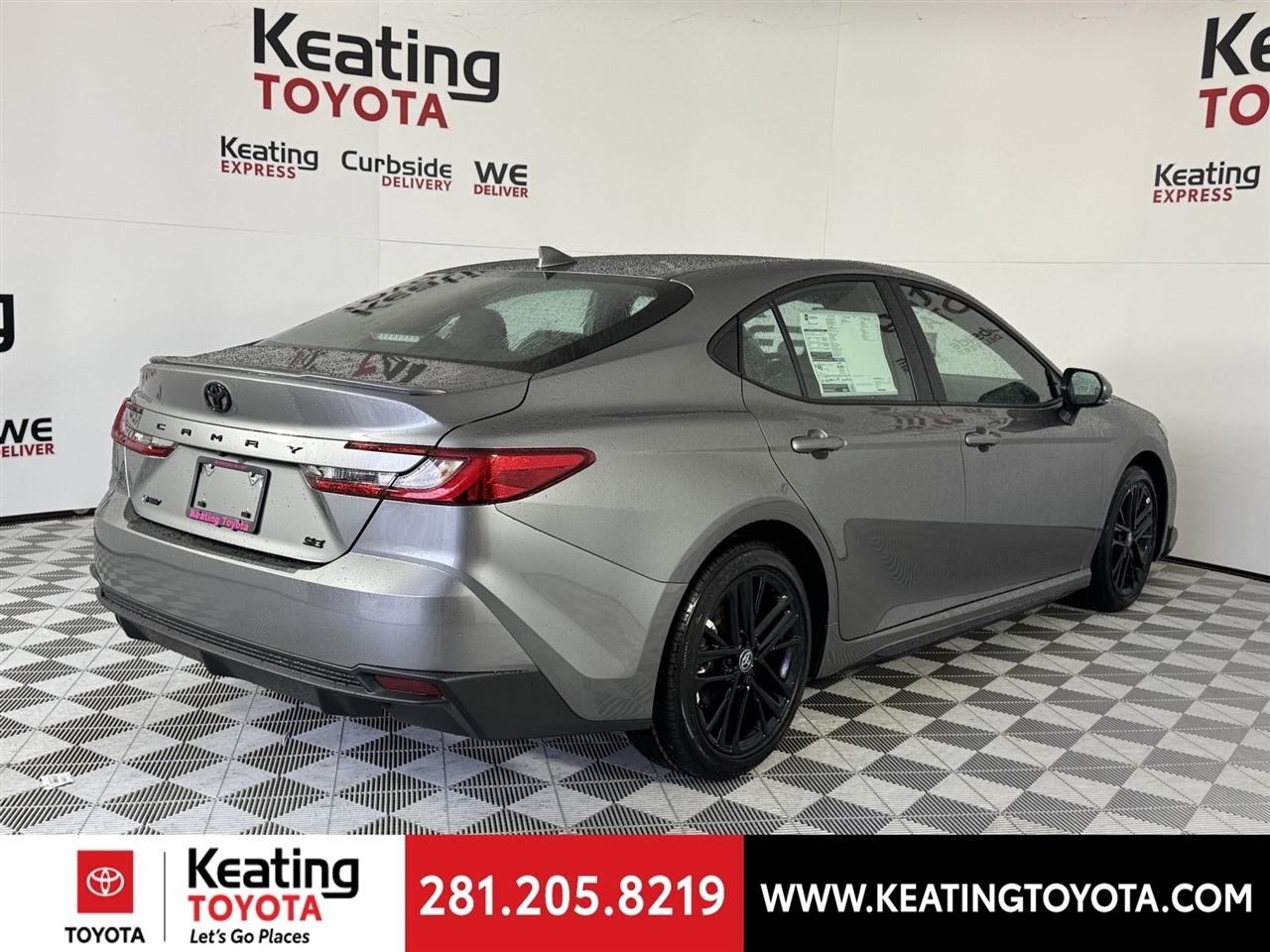 Toyota Camry Hybrid XLE 2026