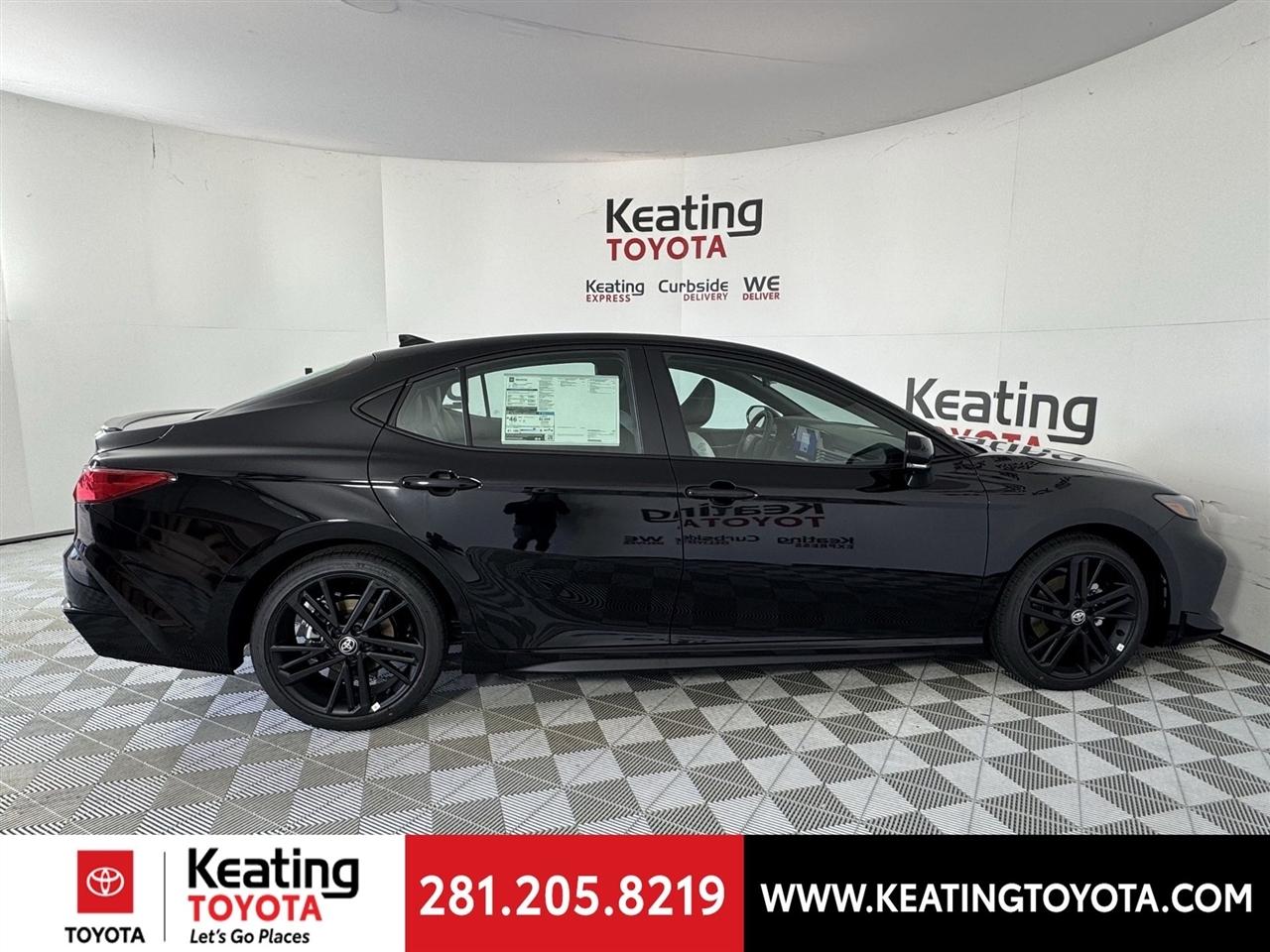 Toyota Camry Hybrid XLE 2026