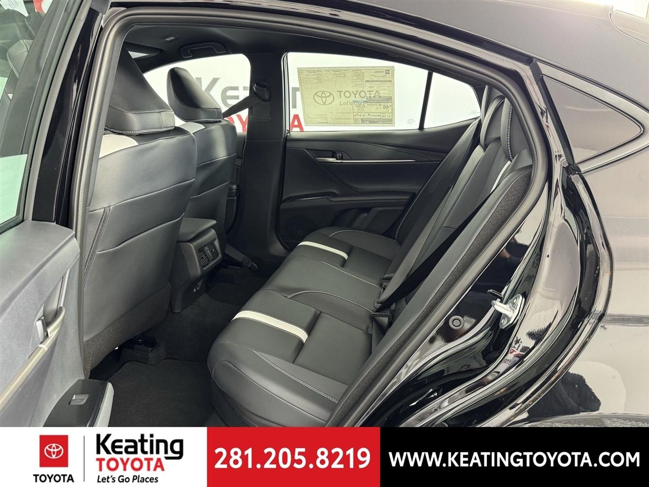 Toyota Camry Hybrid XLE 2026