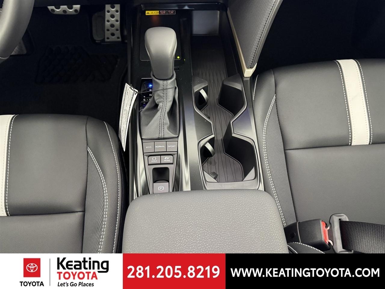 Toyota Camry Hybrid XLE 2026