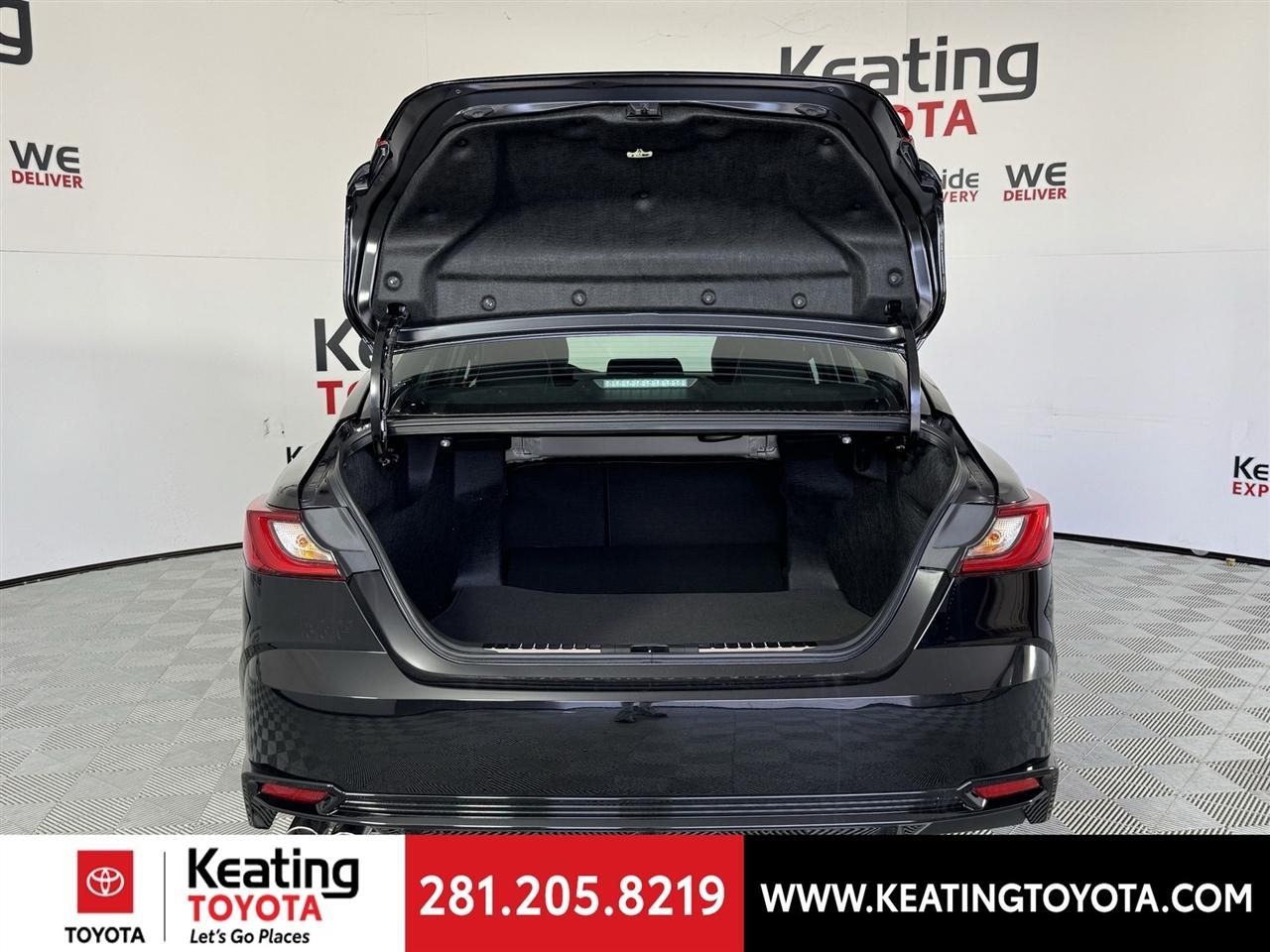 Toyota Camry Hybrid XLE 2026