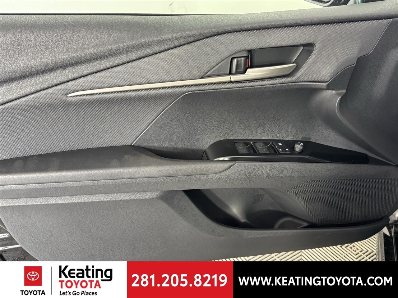 Toyota Camry Hybrid XLE 2026